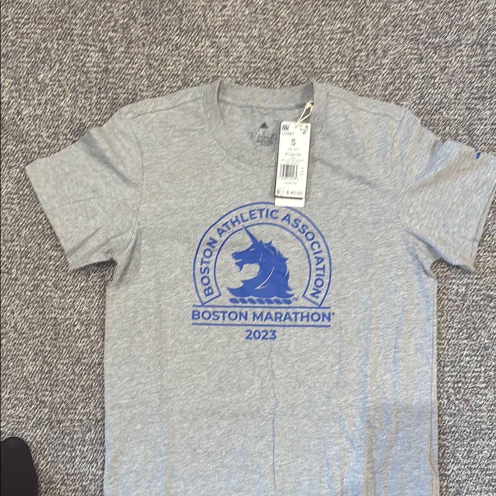 adidas Grey T-Shirt with Blue Boston Marathon 2023 Graphic - Picture 5 of 8